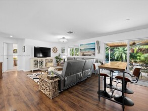 400 Circle W in Jupiter, FL - Building Photo - Building Photo