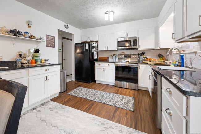 24 Cedar Ave in Waterbury, CT - Building Photo - Building Photo