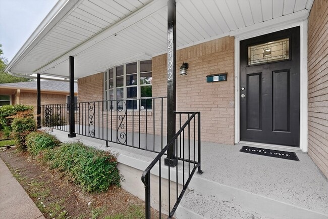 2522 Pinebluff Dr in Dallas, TX - Foto de edificio - Building Photo