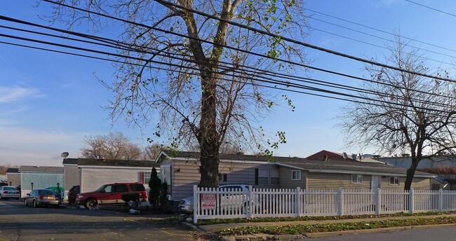Goethals Community in Staten Island, NY - Foto de edificio - Building Photo