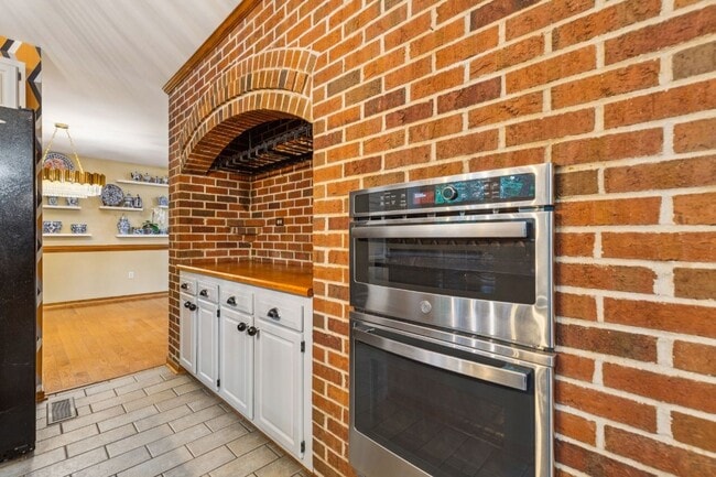 110 Oakwood Dr in Stafford, VA - Foto de edificio - Building Photo