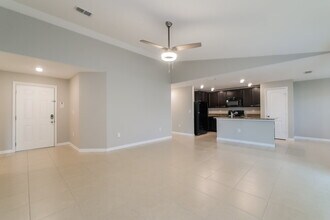 246 Hyacinth Ct in Poinciana, FL - Foto de edificio - Building Photo