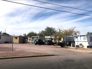 99 E Palmdale St in Tucson, AZ - Foto de edificio - Building Photo