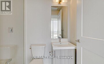 7895 Jane St in Vaughan, ON - Building Photo - Building Photo