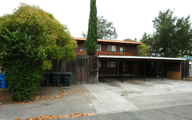 63-69 Mosswood Ave in Vallejo, CA - Foto de edificio - Building Photo