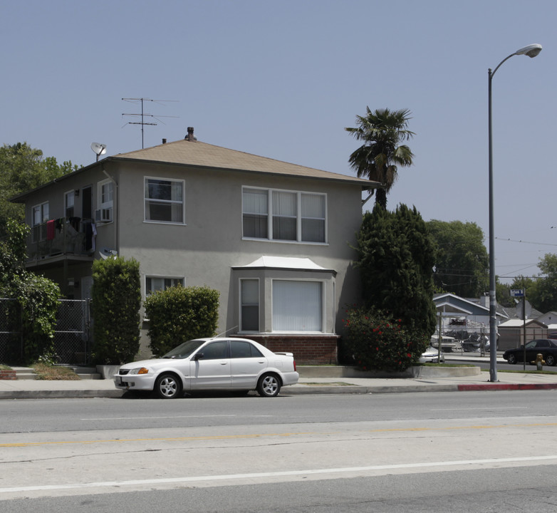 11547 Burbank Blvd in North Hollywood, CA - Building Photo