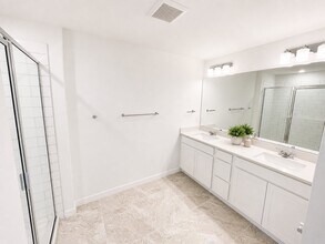 5144 Inspire Ln in West Melbourne, FL - Foto de edificio - Building Photo