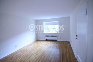 76 St Paul St in Brookline, MA - Building Photo