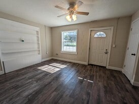 702 S Roche St in Knoxville, IA - Building Photo