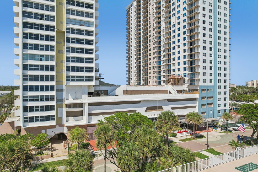 101 Briny Ave, Unit 401 in Pompano Beach, FL - Building Photo
