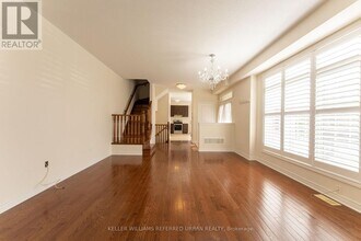 1 Green Hollow Ct in Markham, ON - Building Photo - Building Photo