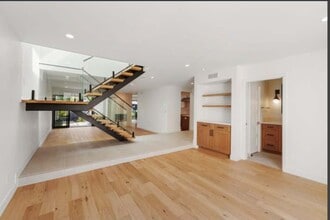 15 Half Moon Bnd in Coronado, CA - Foto de edificio - Building Photo