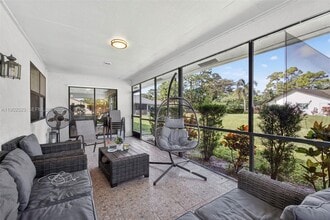 100 Miramar Ave in Royal Palm Beach, FL - Foto de edificio - Building Photo