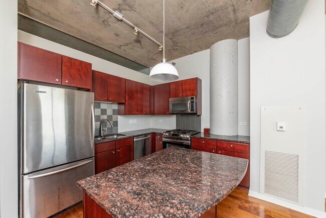 property at 700 N Larrabee St