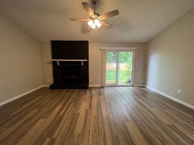 2104 Rolling Ridge Dr in Jacksonville, NC - Foto de edificio - Building Photo