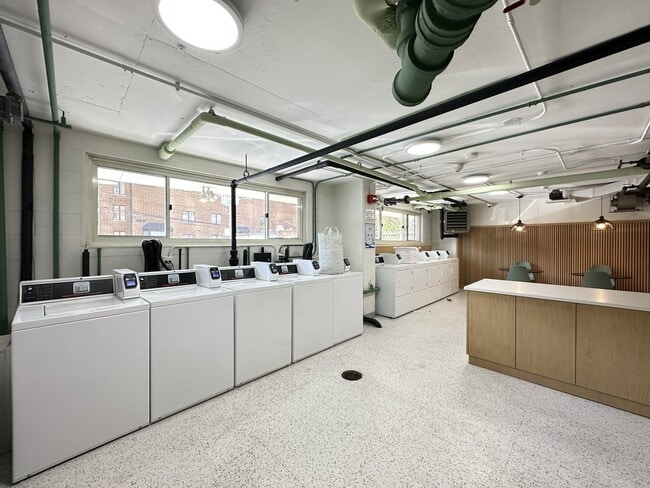 1335 N Dearborn St, Unit A05W in Chicago, IL - Building Photo - Building Photo