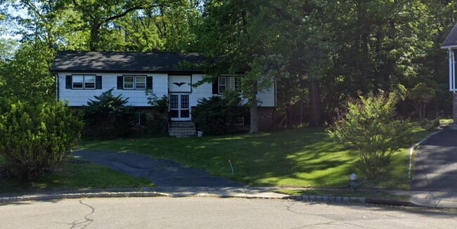property at 4 Amy Ct