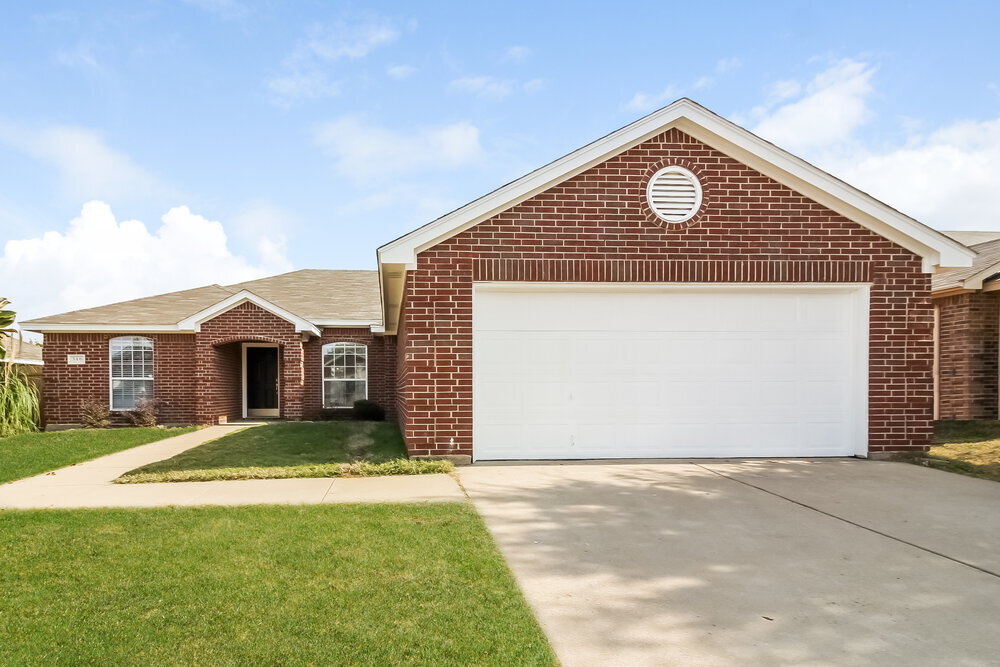 316 Rock Hill Dr in Crowley, TX - Building Photo