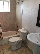 458 SW 10th St in Miami, FL - Building Photo - Building Photo