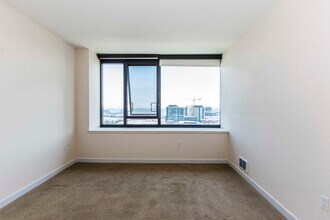 250 King St in San Francisco, CA - Building Photo - Building Photo