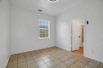 6933 Liverpool St in Houston, TX - Building Photo - Building Photo