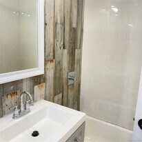 76-19 85th Dr in Queens, NY - Building Photo