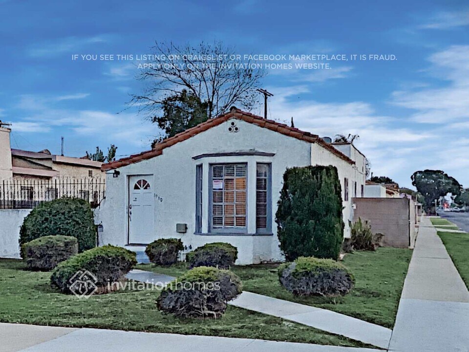 1960 W 83rd St in Los Angeles, CA - Building Photo
