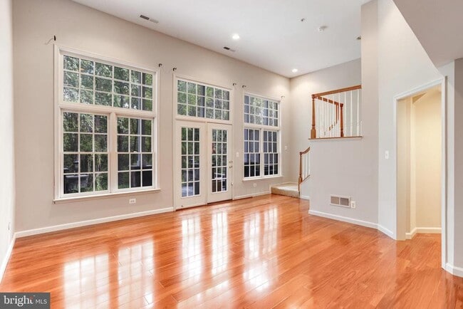 213 Oak Knoll Terrace in Rockville, MD - Building Photo - Building Photo