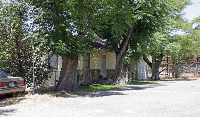 9175 Date St in Fontana, CA - Foto de edificio - Building Photo