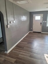 329 S Hocker Ave, Unit F in Independence, MO - Foto de edificio - Building Photo