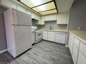 717 Rock Springs Dr in Las Vegas, NV - Building Photo - Building Photo
