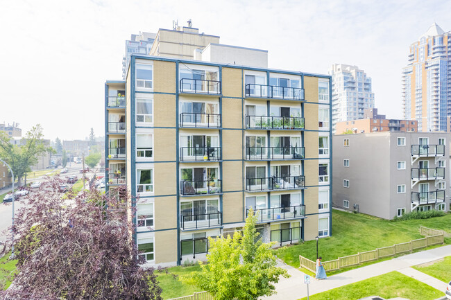 Lincoln Tower in Calgary, AB - Building Photo - Building Photo