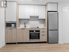 1007 The Queensway in Toronto, ON - Building Photo - Building Photo