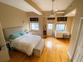 110 Cypress St, Unit 108 in Brookline, MA - Foto de edificio - Building Photo