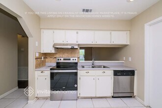 1793 Lakeview Village Dr in Brandon, FL - Building Photo - Building Photo