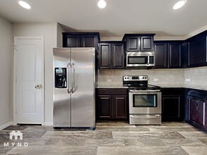 717 Pinnacle Dr in Georgetown, TX - Foto de edificio - Building Photo