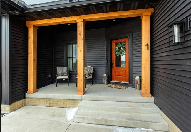 1 Country Club Ct in Le Claire, IA - Building Photo - Building Photo