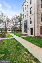 7410 Backett Wood Ter in McLean, VA - Building Photo - Building Photo