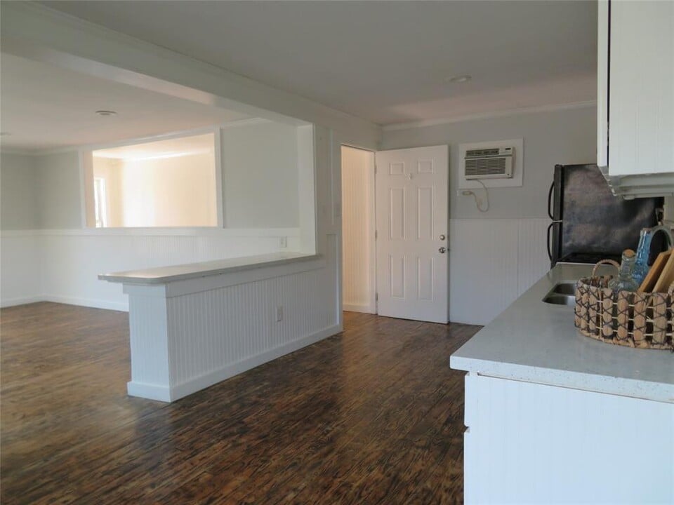 4731 Walker St Photo