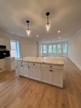 7841 S Essex Ave in Chicago, IL - Foto de edificio - Building Photo