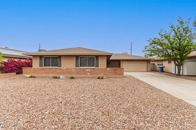 property at 3613 S Kenneth Pl