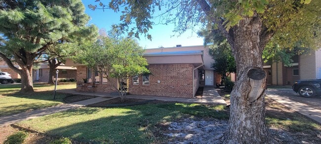 property at 3521 Adenmor Ct