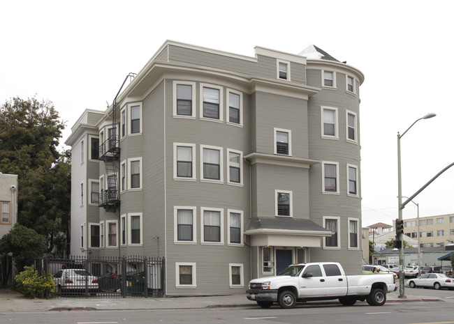 160 International Blvd in Oakland, CA - Foto de edificio - Building Photo
