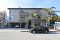 Pacific Lagoon Apartments in Playa Del Rey, CA - Foto de edificio - Building Photo