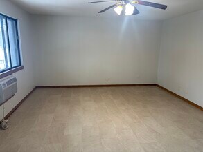 440 E Jefferson St in Hampshire, IL - Building Photo - Building Photo