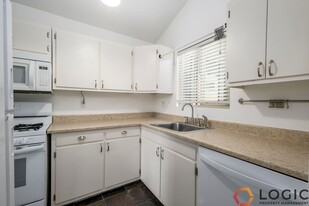 253 S 700 E in Salt Lake City, UT - Building Photo - Building Photo