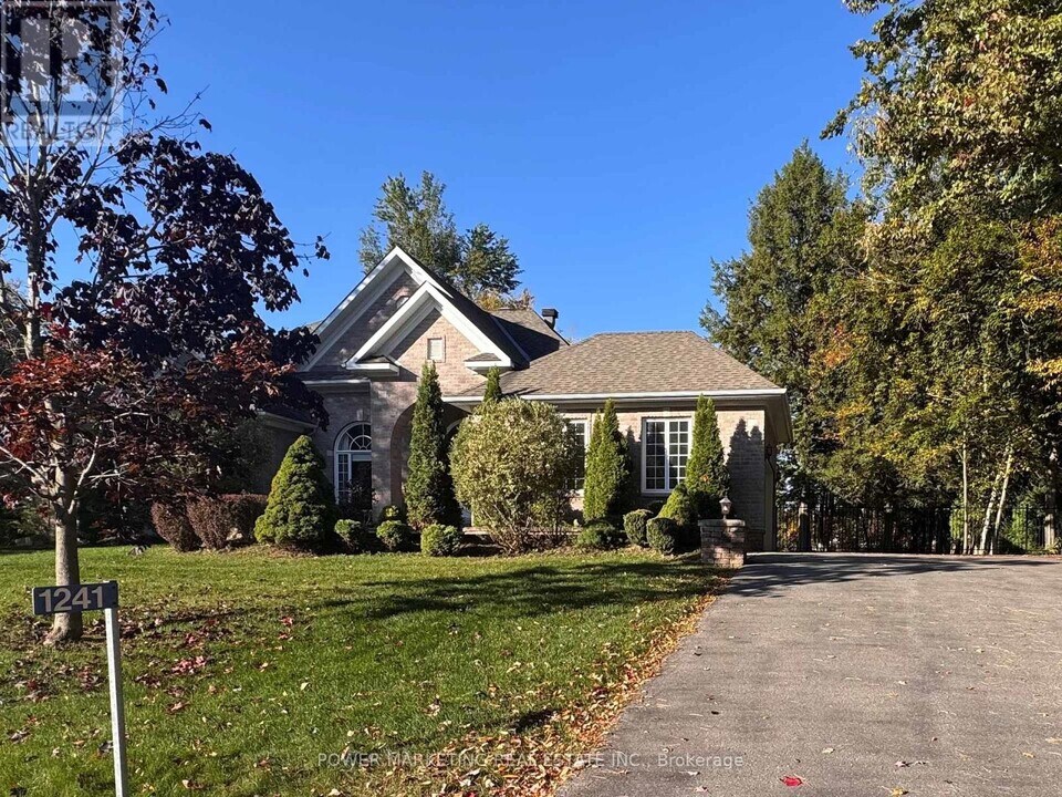 1241 Villeroy Crescent in Ottawa, ON - Building Photo