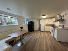 5207 17th Ave NE in Seattle, WA - Building Photo - Building Photo