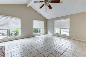 2010 Hickory Glen Dr in Missouri City, TX - Building Photo - Building Photo
