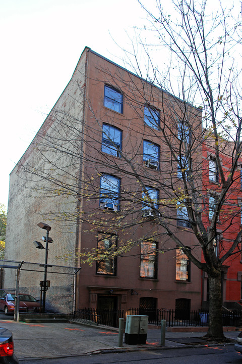 303 Hicks St in Brooklyn, NY - Building Photo